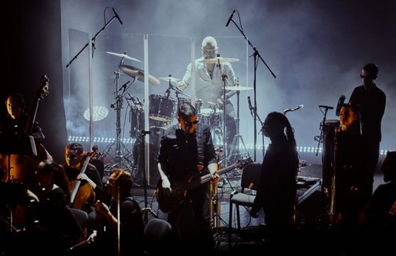 «Pink Floyd» — легендарные хиты в исполнении группы «Floyd Universe» с симфоническим оркестром